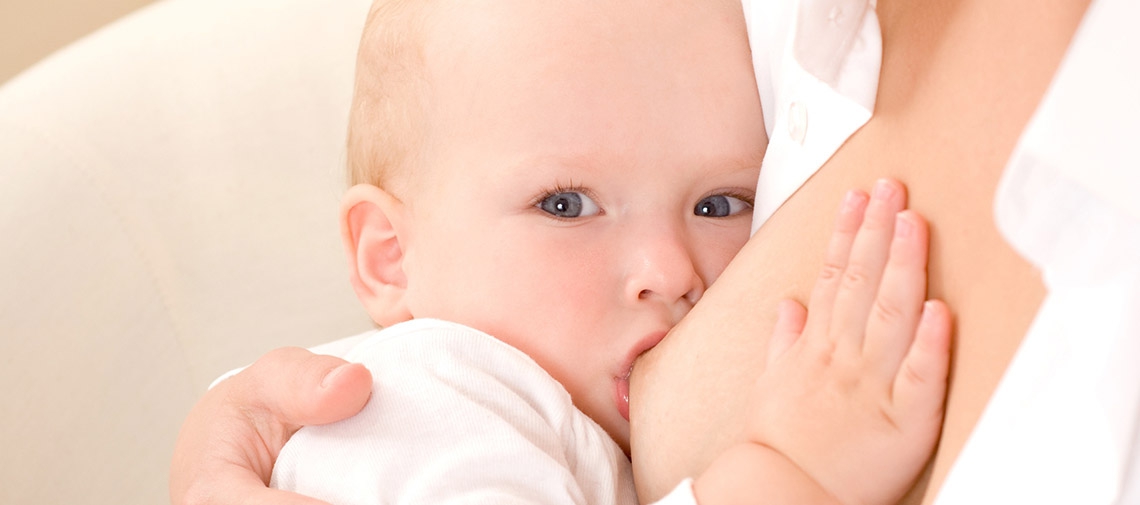 Кормление новорожденного ребенка: с чего начать